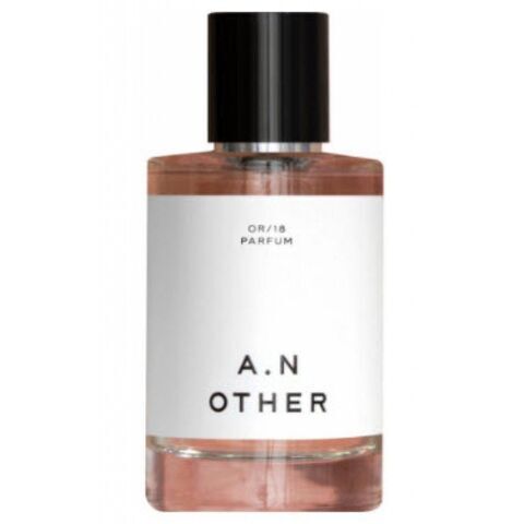 عطر إي أن أذر أو آر 18